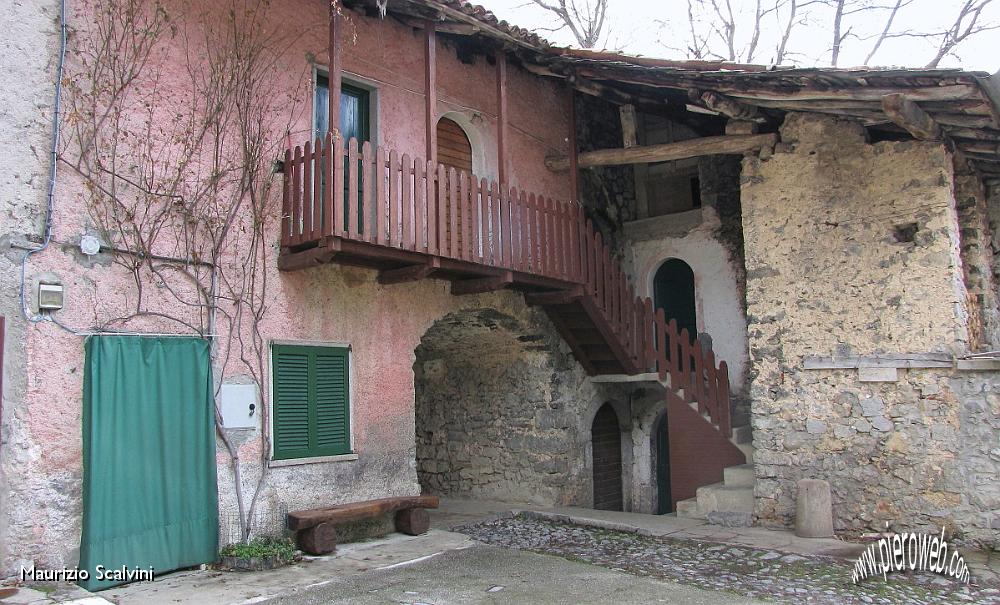 12 Scorcio col portico.JPG